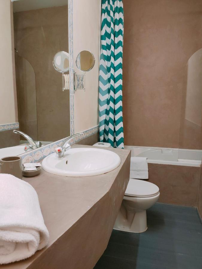Le Royal Hotel Saint-Pol-sur-Ternoise Екстер'єр фото